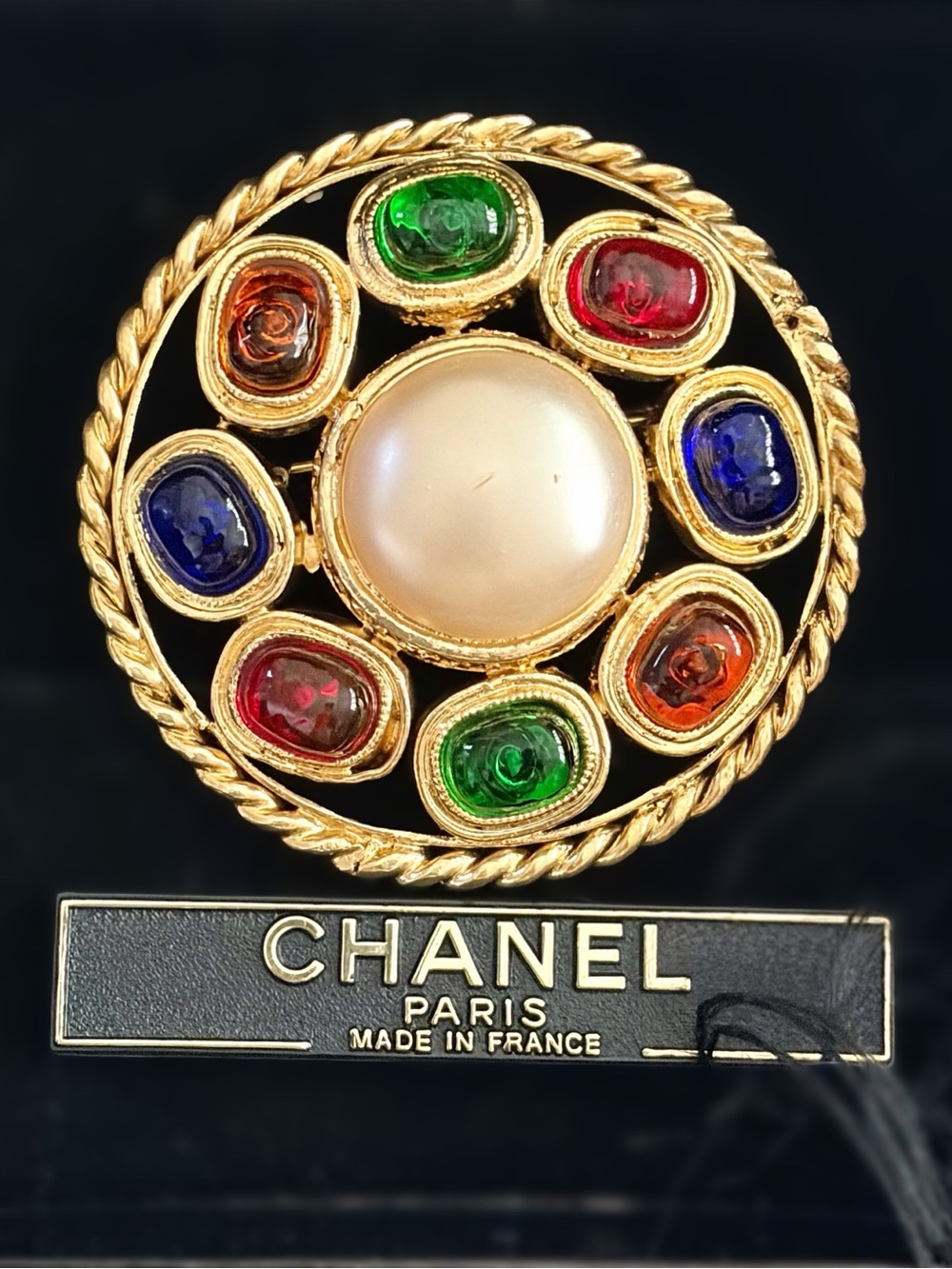 CHANEL VTG 89 Gripoix Gold Plated Brooch, faux pearl center, 2”, VGUC, box, tags